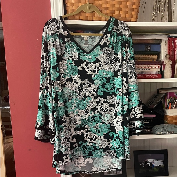 Cato Black and Green Floral Lace Blouse - Picture 1 of 4